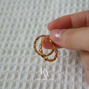 ต่างหูห่วงประดับเพชรสีรุ้งหลากสีสัน ดีไซน์เก๋ไก๋ ประกายวิบวับ เหมาะเป็นของขวัญสำหรับเธอ - Product Image 2