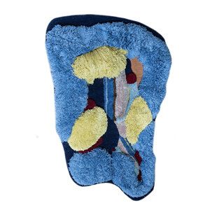 Tapisserie murale en laine bleue et soie de bambou Metamorphosis, motif abstrait pour la décoration intérieure - Product Image 1