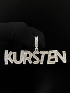 Pendentif personnalisé en diamant CZ glacé, style hip-hop de luxe - Product Image 1