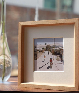 Marco de fotos de resina y madera natural hecho a mano de calidad superior con chipset delicado pegado a mano y pulido a mano brillante - Product Image 5