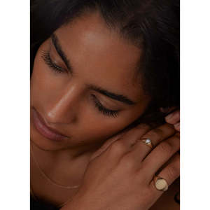 Bague signet en perle - Bagues en perle élégantes et luxueuses - Product Image 4