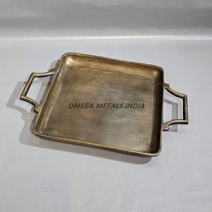 Bandeja de servicio cuadrada de alta calidad en acabado de bronce rico con asas de fácil agarre para exhibir golosinas y artículos decorativos - Product Image 1