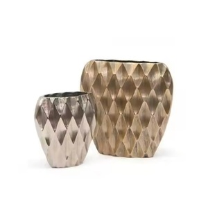 Florero de aluminio de alta calidad, vajilla de comedor artesanal, maceta, sala de estar, artículos para el hogar, Fabricante Mayorista, exportador - Product Image 2