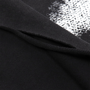 Sudadera con Capucha Unisex Negra de 350 GSM, Corte Regular, Dobladillo sin Rematar, Felpa, Diseño Desgastado, Talla Regular, Logotipo Bordado en Chenilla, para Invierno - Product Image 5