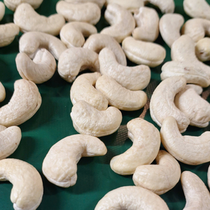 Prix négociable SANTIGO Noix de cajou brutes W210 Noix de cajou Noix et amandes OEM, ODM Réponse rapide - Product Image 1