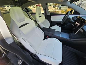 Tesla Model 3 Performance 2024 con Doble Motor Eléctrico, Tracción en las Cuatro Ruedas (AWD), Techo Panorámico de Cristal, Sedán Automático - Product Image 4