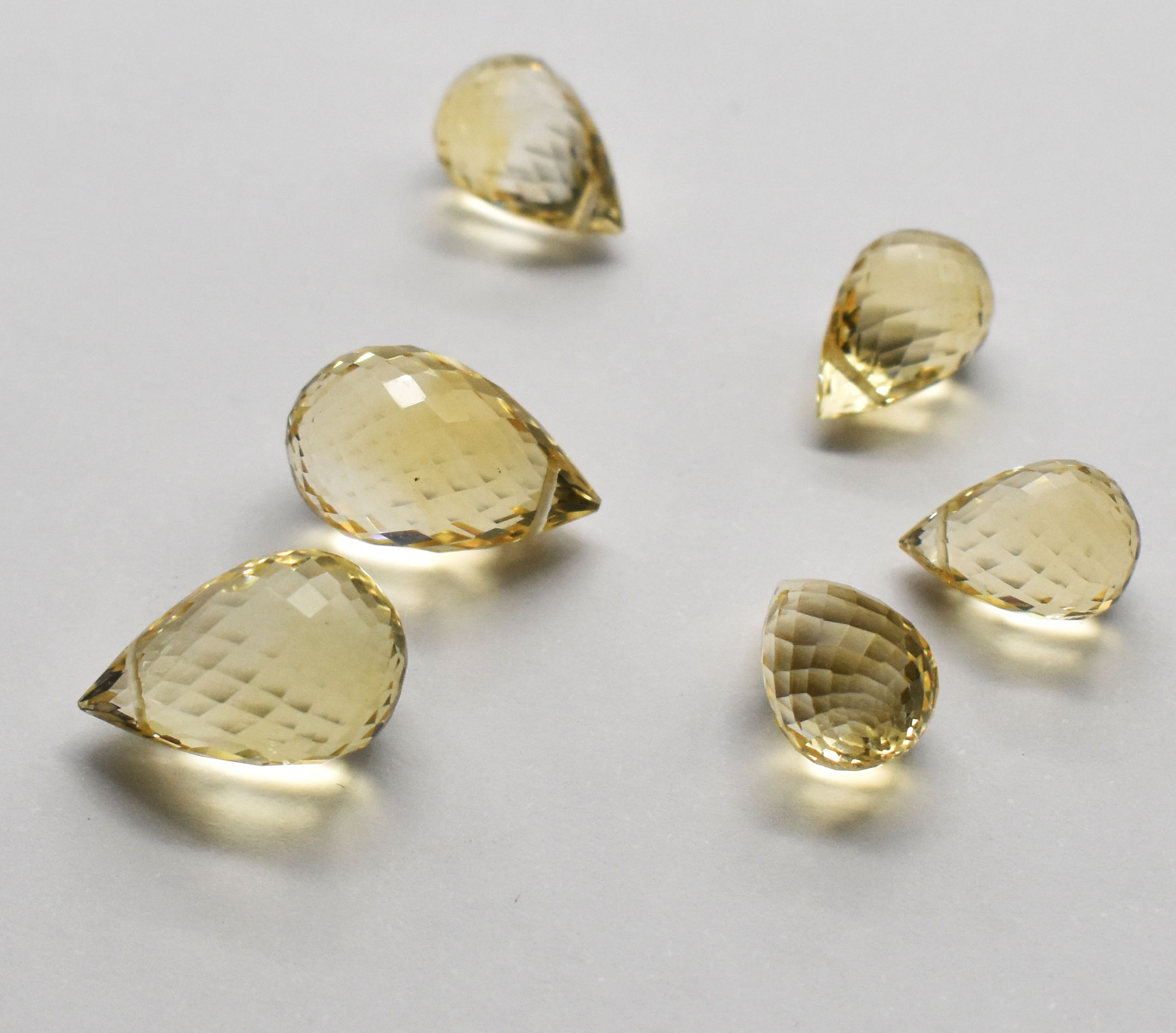 สีเหลือง