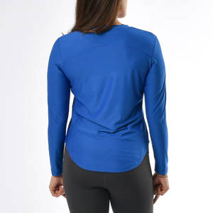 Camisas de compresión de manga larga con diseño de cuello redondo para mujer, ropa de entrenamiento de tamaño personalizado, camisas de compresión para mujer - Product Image 2