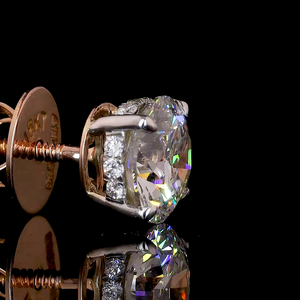 Pendientes de diamantes cultivados en laboratorio solitario de oro de 14 quilates con ajuste de cuatro puntas - Product Image 3
