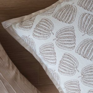 Tranquil Touches - Cojín Decorativo Cuadrado Geométrico de Lujo de 18 x 18 Pulgadas con Relleno de Tela Suave para Sofás, para Navidad - Product Image 6