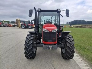 Nuevo tractor de ruedas Massey Ferguson MF 4707 a la venta con componentes básicos como la caja de cambios de la bomba de engranajes del motor - Product Image 4