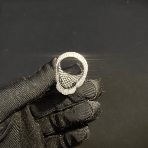 Bague hip hop en moissanite glacée, croix pavée de diamants de laboratoire, design audacieux et luxueux, unisexe - Product Image 5