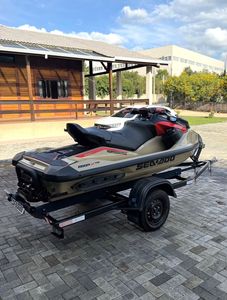Nouveau Jet Ski Authentique 2023 Confortable et Luxueux Sea-doo. - Product Image 3