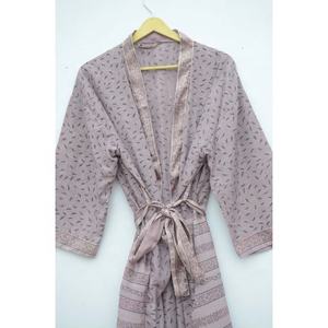 Robe de chambre en soie indienne imprimé Floral, peignoir Kimono pour femmes avec ceinture réglable, cadeaux de demoiselle d'honneur - Product Image 3