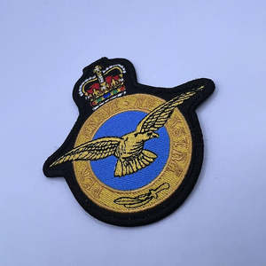 Écussons tissés en sergé thermocollants personnalisés pour vêtements, broderie de logo sur mesure, badges 2025 pour chapeaux - Product Image 1