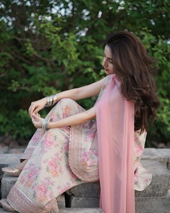 Conjunto de Kurta y Palazzo Gujarati de Georgette sin Arrugas de Diseñador FABZONE con Dupatta para Fiestas, Lehenga Choli - Product Image 1