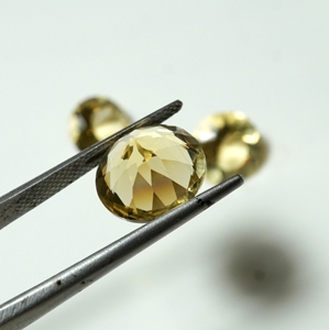 อัญมณีสีเหลืองธรรมชาติทรงกลมแบบเหลี่ยมเพชรพลอยหลวมสำหรับทำเครื่องประดับ - Product Image 3