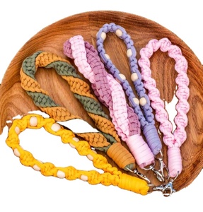 Llaveros de Macramé Modernos con Patrones Decorativos, Recuerdos para Bodas, Llavero Boho Hecho a Mano - Product Image 1