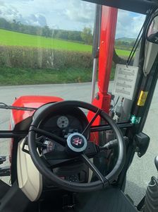 Tractor agrícola usado de 150 caballos de fuerza MF5710 Tractor agrícola de cuatro ruedas para industria pesada - Product Image 5