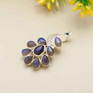 Collier avec pendentif en argent sterling massif 925 Labradorite bleue naturelle pour femmes, fait à la main, style poire gravé mignon pour les mariages - Product Image 4