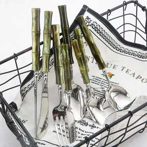 Couverts en acier inoxydable époxy et résine fabriqués à la main, ensemble de couverts polis miroir de qualité supérieure pour hôtels et maisons élégantes - Product Image 2