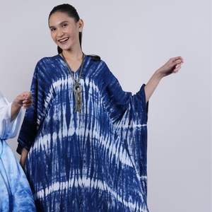 Abaya kaftan confortable avec un tissu doux et fluide, un motif bleu élégant et un design élégant pour un usage quotidien modeste - Product Image 6