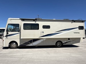 Caravane de camping-car Winnebago V-i-s-t-a 29V d'occasion 2021 à vendre pour le camping et les voyages - Product Image 2