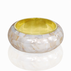 Brazalete Artesanal de Mosaico de Nácar, Brazalete con Incrustaciones de Concha Iridiscente, Joyería de Diseño para Mujer - Product Image 1