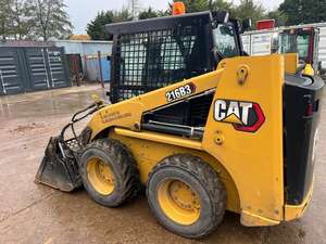 Minicargadora CAT de Alto Rendimiento para Movimiento de Tierras, Trabajos de Carreteras, Tareas Agrícolas y Manejo de Materiales Industriales - Product Image 2