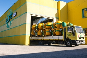 Bétonnière traditionnelle 360 L, fabrication italienne, livraison directe, roues en caoutchouc massif, prix avantageux, en fer et fonte, à vendre - Product Image 6