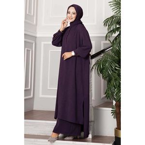 Conjunto de Dos Piezas de Hijab Casual Otoñal en Satén y Chifón Color Ciruela con Diseño Largo de Medio Botón y Adornos de Cuentas - Product Image 3