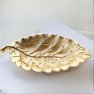 Bandeja de servicio decorativa de hojas de aluminio de lujo asequible para exhibición de mesa plato elegante para celebración de boda de Hotel en casa - Product Image 1