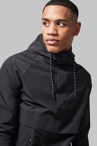 2025 hommes OEM Premium hommes deux pièces ensemble de vêtements de sport léger coupe-vent veste et short pour l'hiver Style Streetwear - Product Image 3