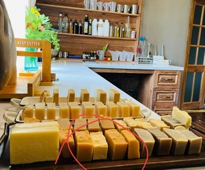 Barra de jabón de cúrcuma Skin 5,3 Oz (paquete de 2) Para cara y cuerpo con ingredientes naturales origen Vietnam - Product Image 2