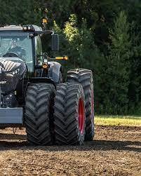 รถแทรกเตอร์ Fendt 211 Vario 70HP เครื่องยนต์ดีเซล Kubota 4x4 Deutz ปั๊มกระปุกเกียร์แบบแกนขับสำหรับการเกษตรในฟาร์ม - Product Image 3
