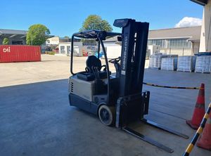 Montacargas, Apilador Retráctil, Transpaleta en Venta - Product Image 2