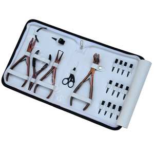 Kit d'outils pour extensions capillaires avec applicateur de bandes adhésives, pince à micro-anneaux, pince à ouvrir les perles, pinces de sectionnement dans un étui de rangement - Product Image 1