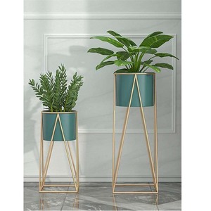 Soporte de flores de tamaño alto de metal de hierro de diseño único, maceta para interiores, precio al por mayor, acabado dorado, decoración de boda - Product Image 6