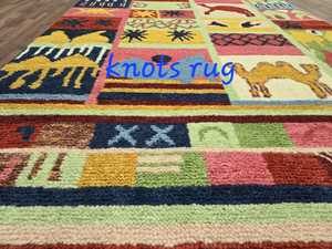 Tapis artisanal en laine multicolores, doux, fait main, moderne, pour chambre à coucher, chambre d'enfant - Product Image 4