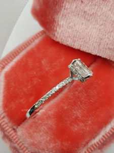 Bague de fiançailles pour femme allongée Radiant Cut 1 Ct Solitaire de halo caché avec des anneaux de pierres précieuses Moissanite de glace pilée scintillante - Product Image 2