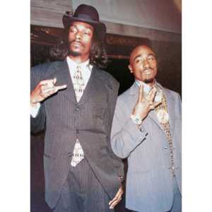 Affiche XXL de Tupac et Snoop Doggy Dogg en costumes d'affaires - Product Image 1