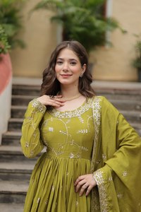 Trajes Anarkali de Diseño Étnico Tradicional Indio para Mujer, en Chinon Puro con Lentejuelas Bordadas, Casuales para Exteriores, Venta al Por Mayor - Product Image 2