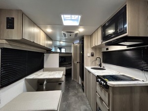 Caravana Mini Moderna Totalmente Equipada Lista para Exportar, Remolque RV 4x4 Móvil con Cocina de Lujo, Ligera, con Capacidad para 4 Personas - Product Image 4