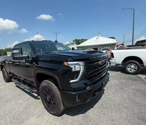 Top Drive 2023 d'occasion pour Chevrolet S 3500 HD Crew Cab Truck Duramaxx 4x4 Longue benne 8FT avec attelage de remorquage complet à vendre - Product Image 1