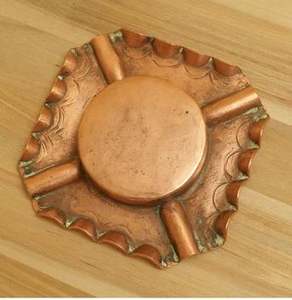 ที่เขี่ยบุหรี่ทองเหลืองทองแดงที่ออกแบบในโลหะพรีเมี่ยมที่มีรูปทรงสี่เหลี่ยมทันสมัยเหมาะสำหรับบ้านร้านอาหารสำนักงานและบาร์ - Product Image 4