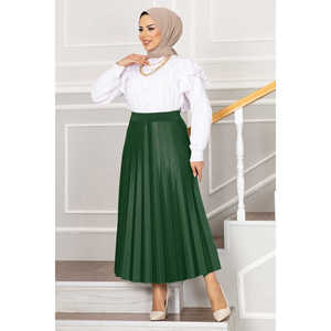 Falda Hijab de Satén Plisado Verde Esmeralda con Cintura Elástica, Suave y Transpirable, con Estampado Digital, Bordado y Decoración de Volantes - Product Image 1