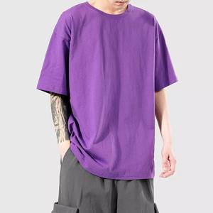 T-shirt pour hommes à épaules tombantes surdimensionné en gros, coton vierge lourd de 220g avec motif solide d'impression personnalisée - Product Image 6