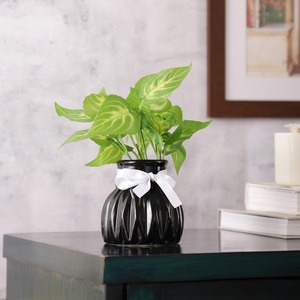 Vase à fleurs en métal de qualité artistique Pièce d'accent de table unique pour des affichages floraux élégants et un style intérieur contemporain - Product Image 1