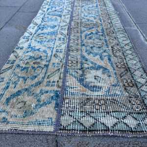 Alfombra Turca Vintage de 1.4x3.4 pies (43x105 cm), Alfombra Floral Azul Gris - Product Image 5