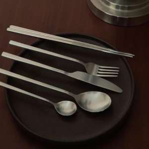 Ensemble de couverts en acier inoxydable écologique de luxe avec une gamme complète de couteaux, fourchettes, cuillères, couverts à dessert - Product Image 1